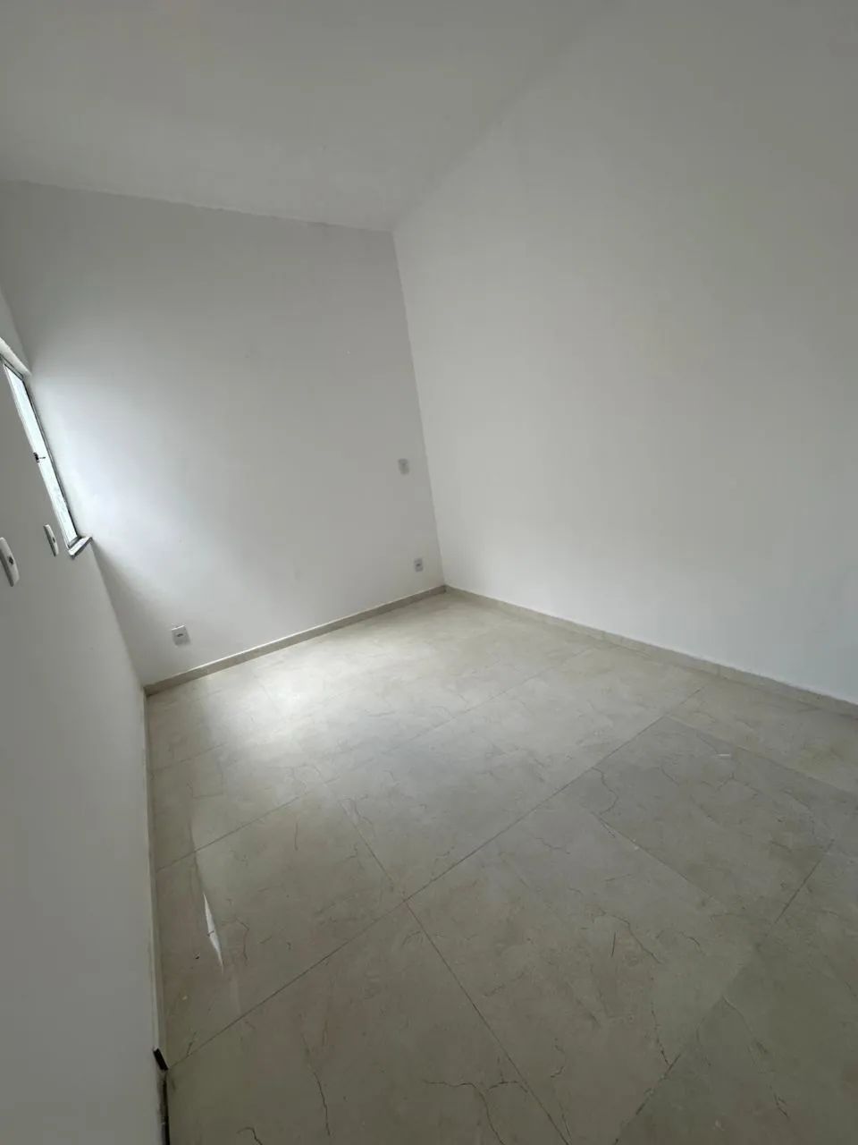 Alugo Apto de 1/4, espaçoso com sala, cozinha, área de serviço e sacada  - Foto 2