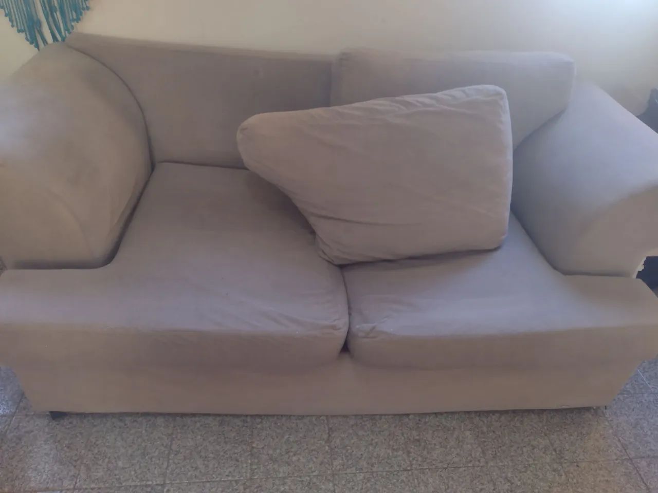 Sofá de Luxo pra vender rápido Com rodas e almofadas Soltas para melhor atender  - Foto 4