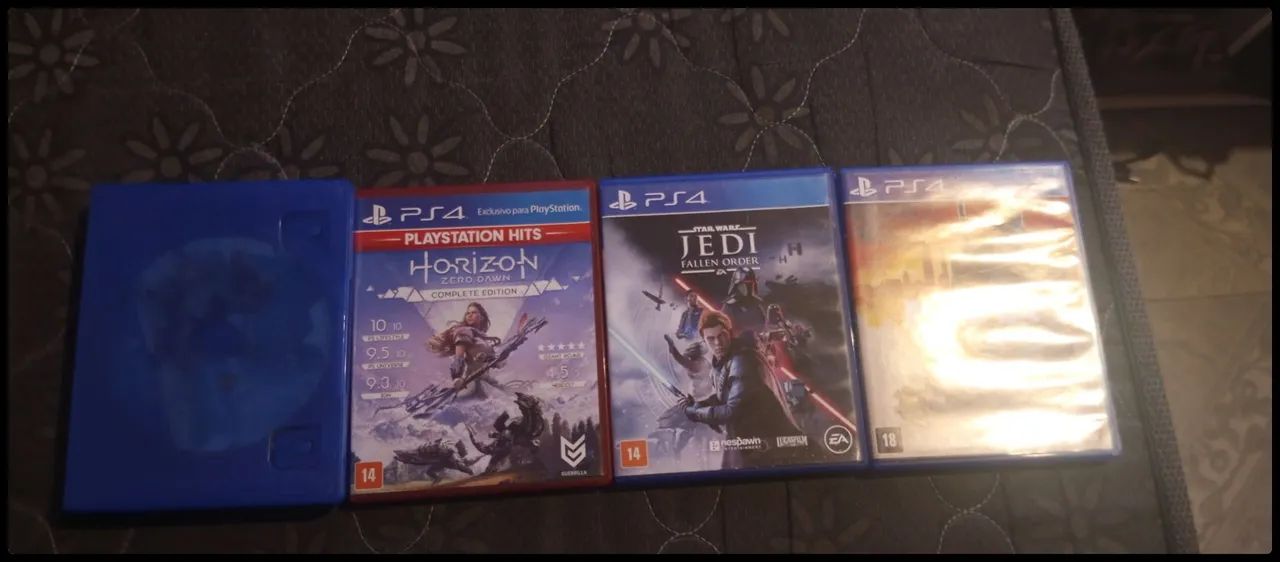 Jogos de PS4 e PS5.