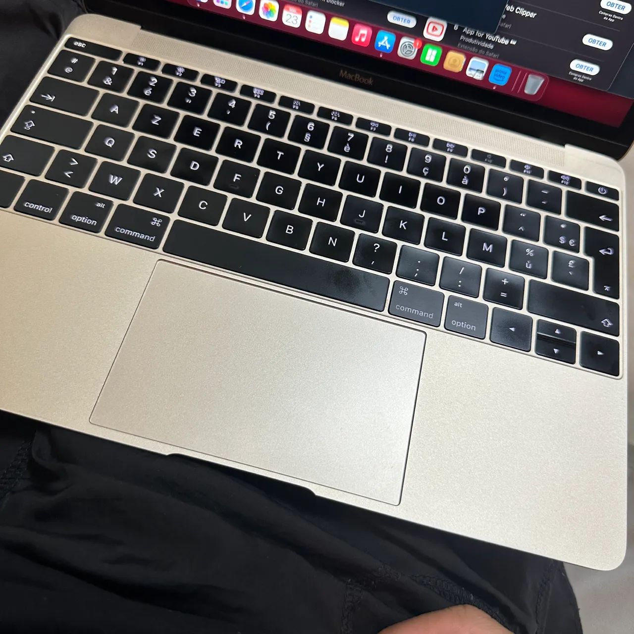 MacBook Air 13inch 2015年　8GB 放電回数36回　美品 Amazon.co.jp: 【整備済み品】 Apple MacBook Air Early 2015(13インチ