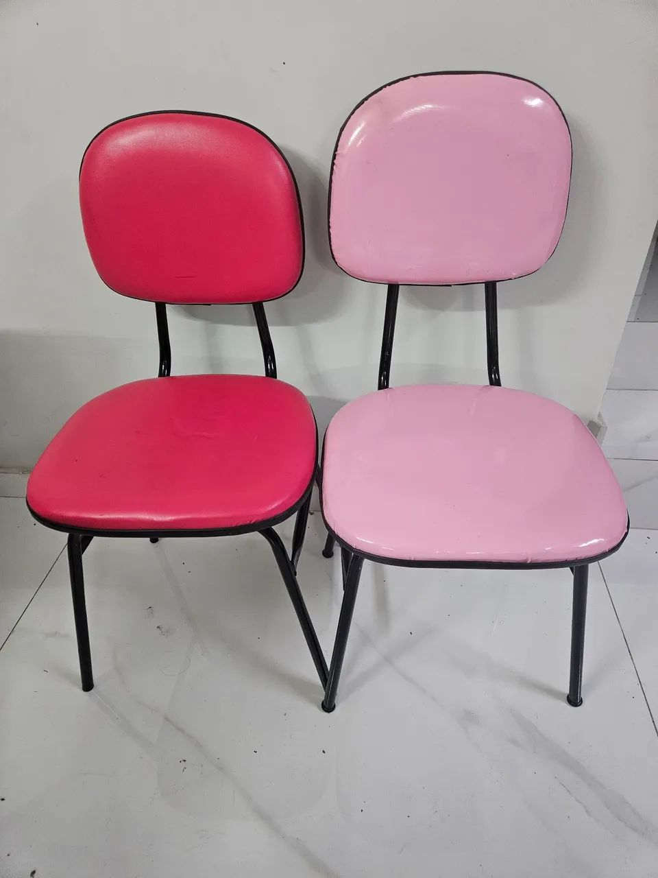 Duas cadeiras ótimas por 129.00