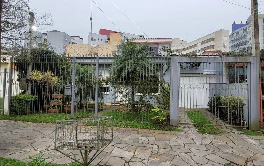 Amplo sobrado próximo da Av. Dom Joaquim