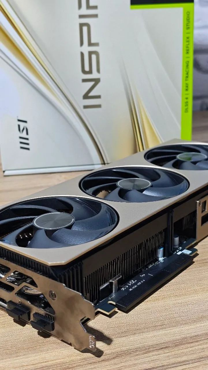 RTX 5080 MSI INSPIRE 3X - Foto 3