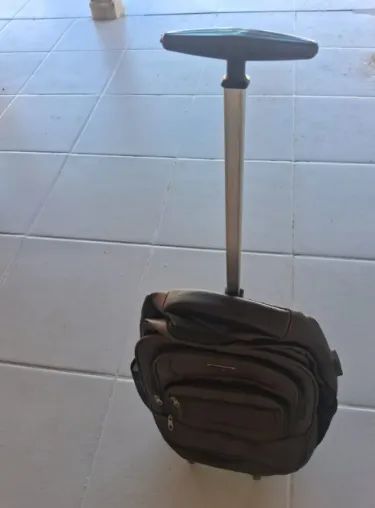 MOCHILA EXECUTIVA COM RODINHAS - PRÁTICA E ELEGANTE! - Foto 5