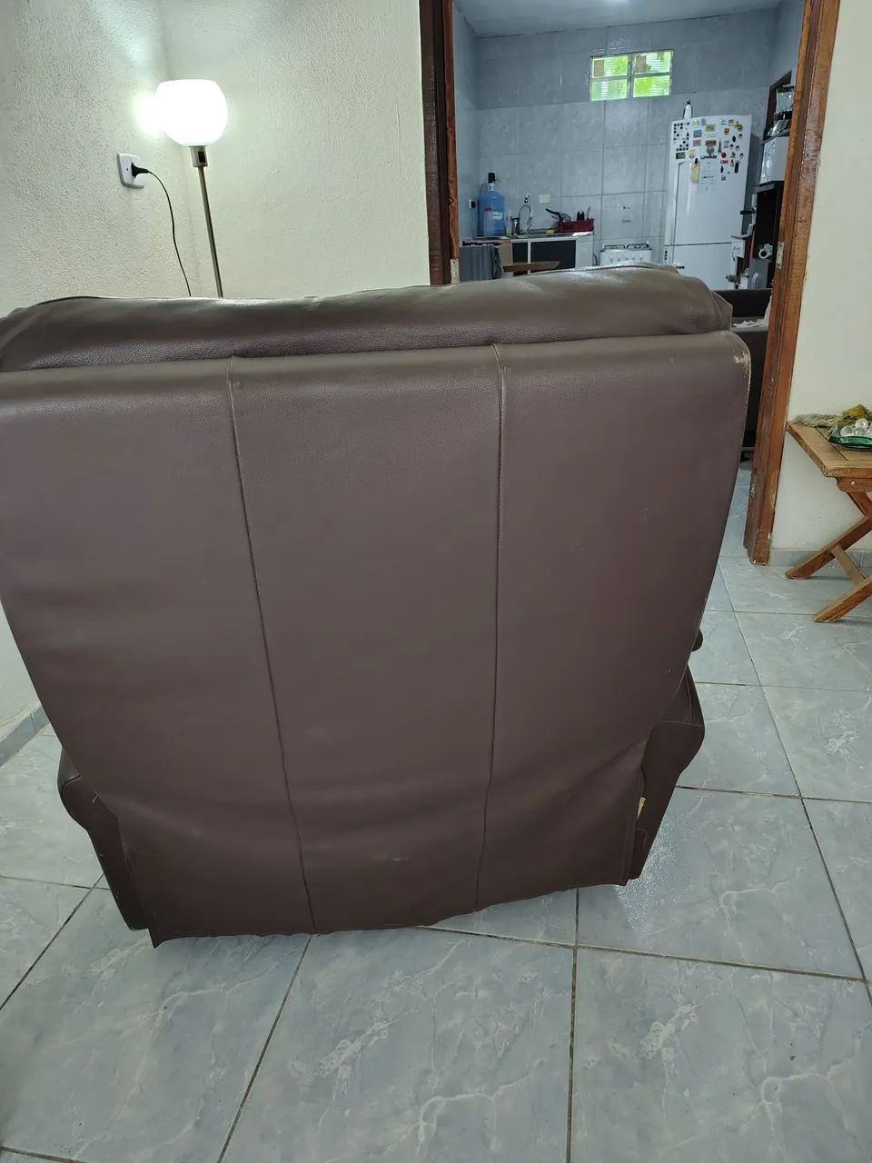 Plotrona do papai em couro em bom estado  - Foto 4