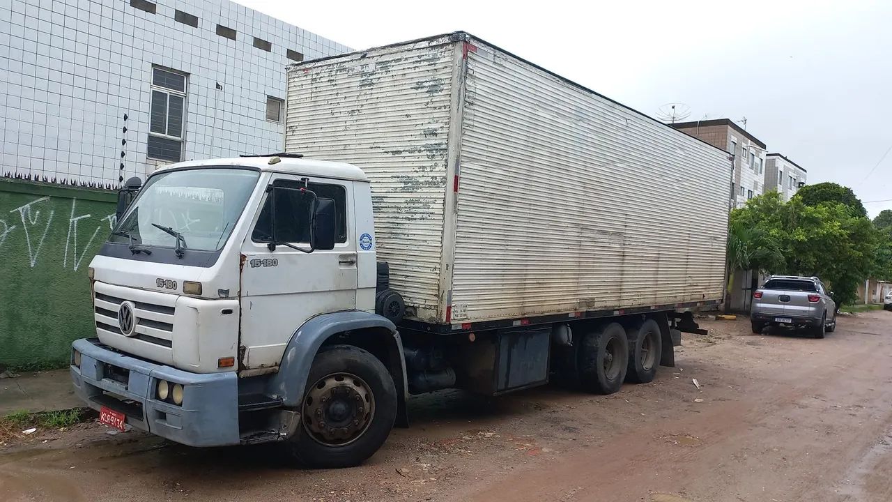 Baú 8,20 mts Piso ferro Randon