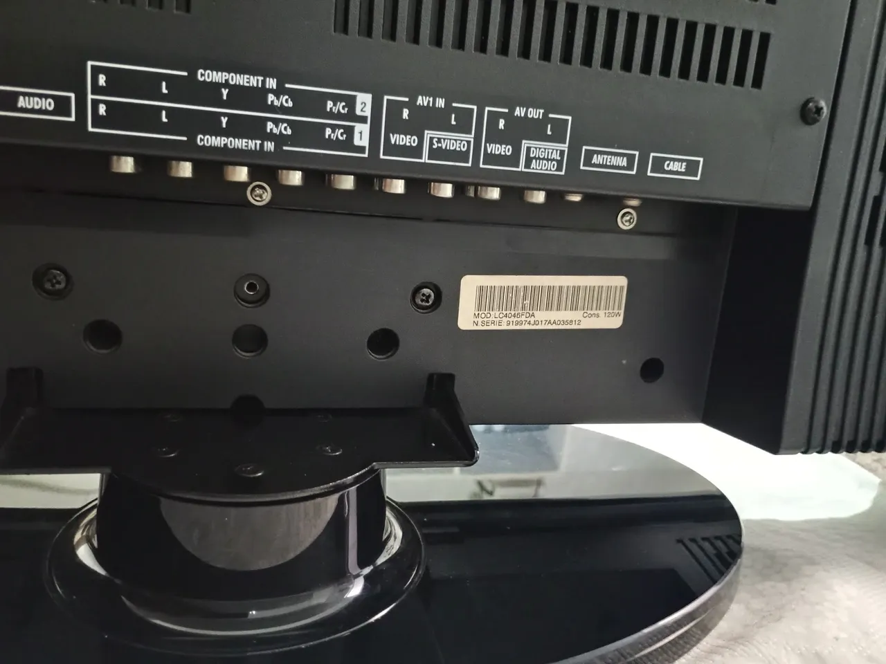 Apple TV 4K (2ª Geração) - Wi-Fi + Ethernet - Completa na Caixa