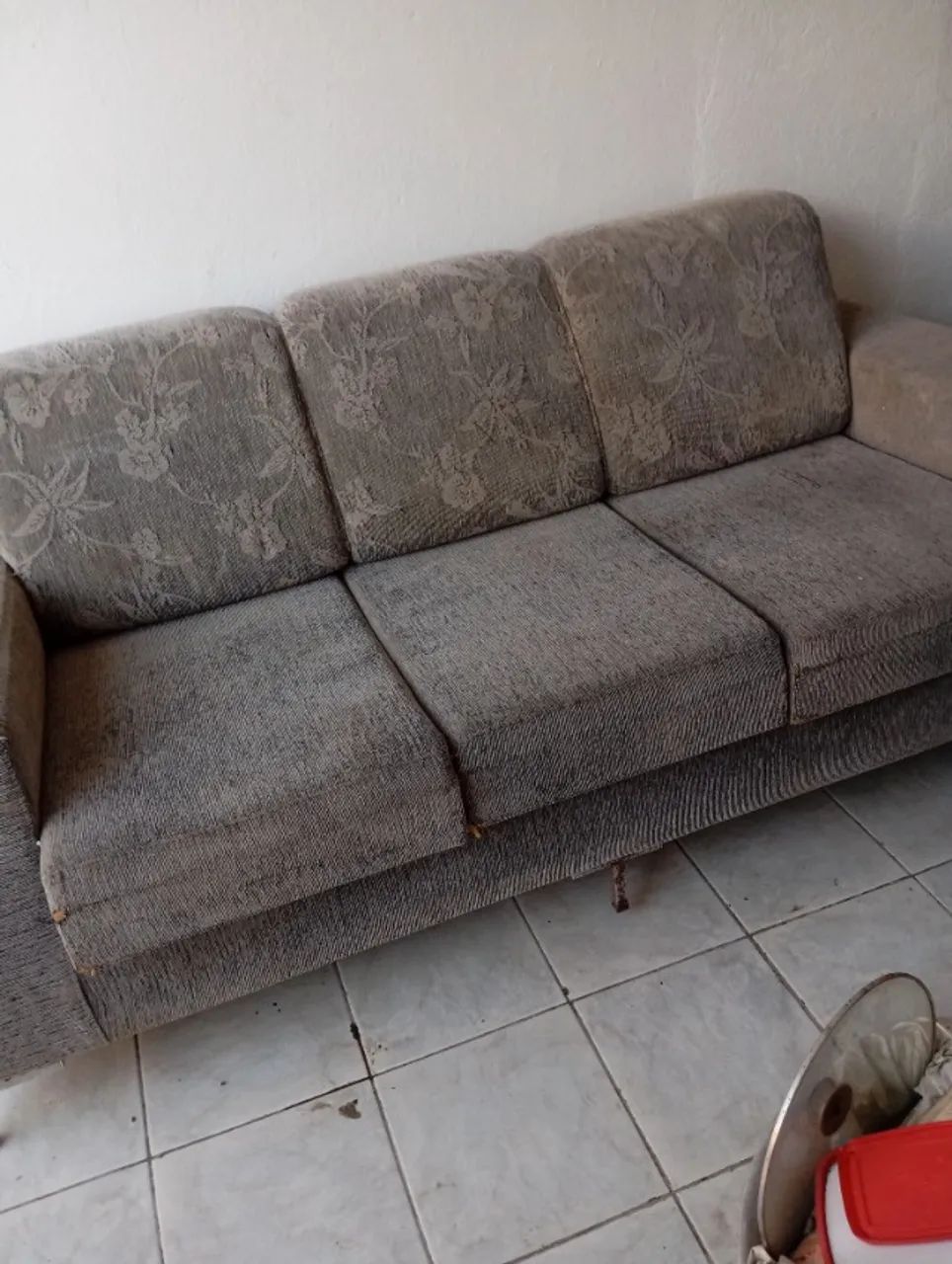 Vendo um conjunto de sofá por 350 reais 