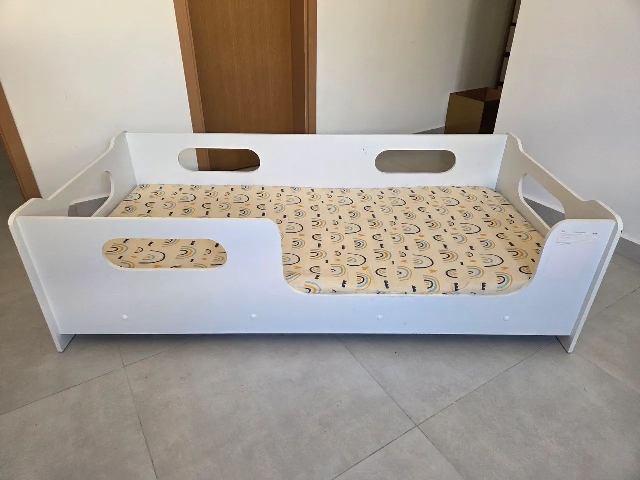 Cama infantil com colchão 
