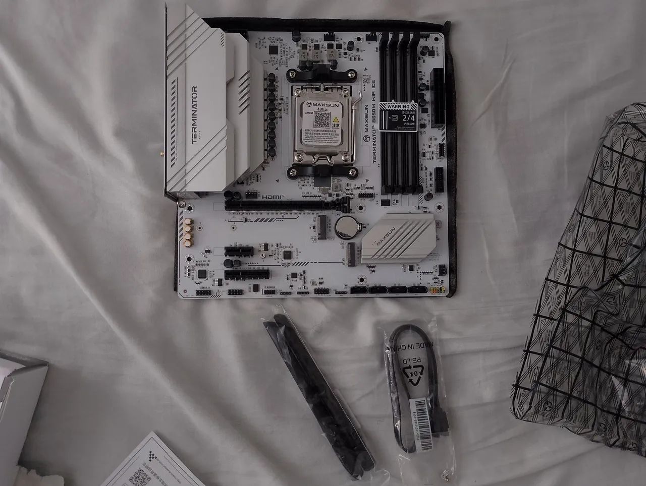 Placa Mãe Maxsun Terminator B650M WiFi ICE, Chipset B650, AMD AM5, mATX, DDR5 - Foto 2
