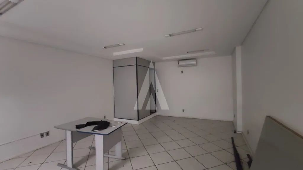 Sala comercial localizada no Centro de Joinville no segundo piso - Foto 2