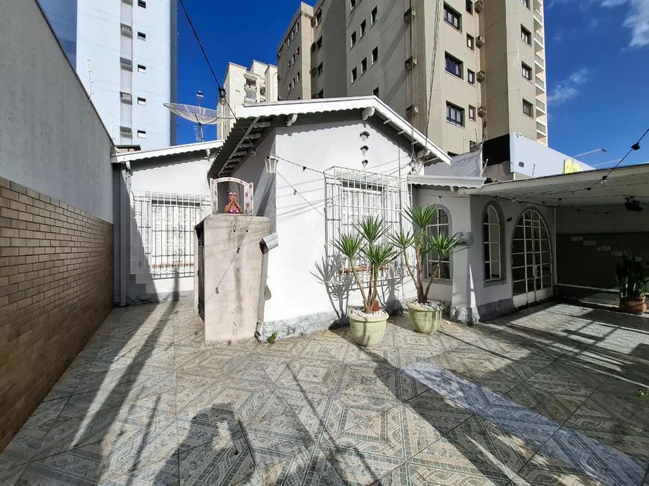 Casa para alugar em Campinas, Vila Itapura, com 5 quartos, com 157.76 m² - Foto 2