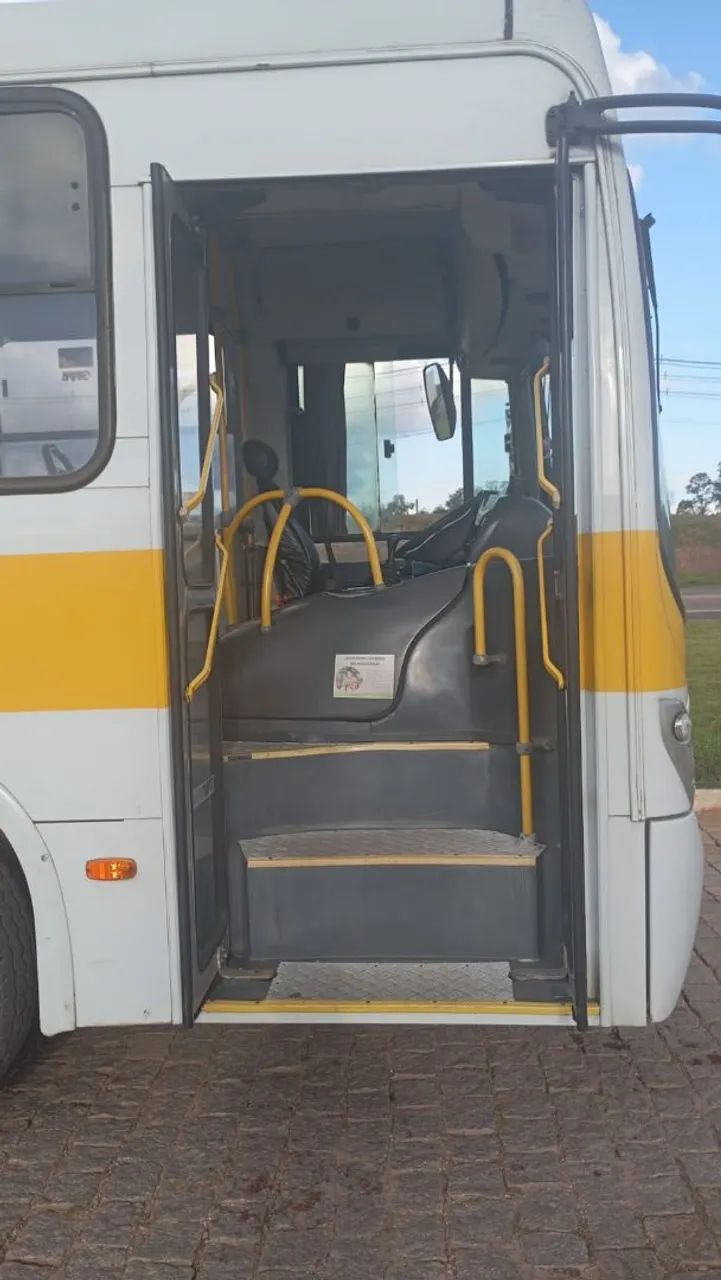 Ônibus  escolar vários modelos  - Foto 9