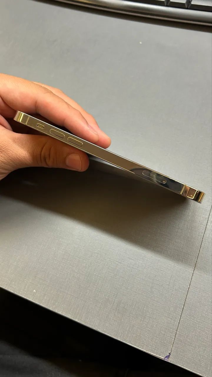 iPhone 12 Pro Dourado - 128 tb - Sem arranhões  - Foto 4