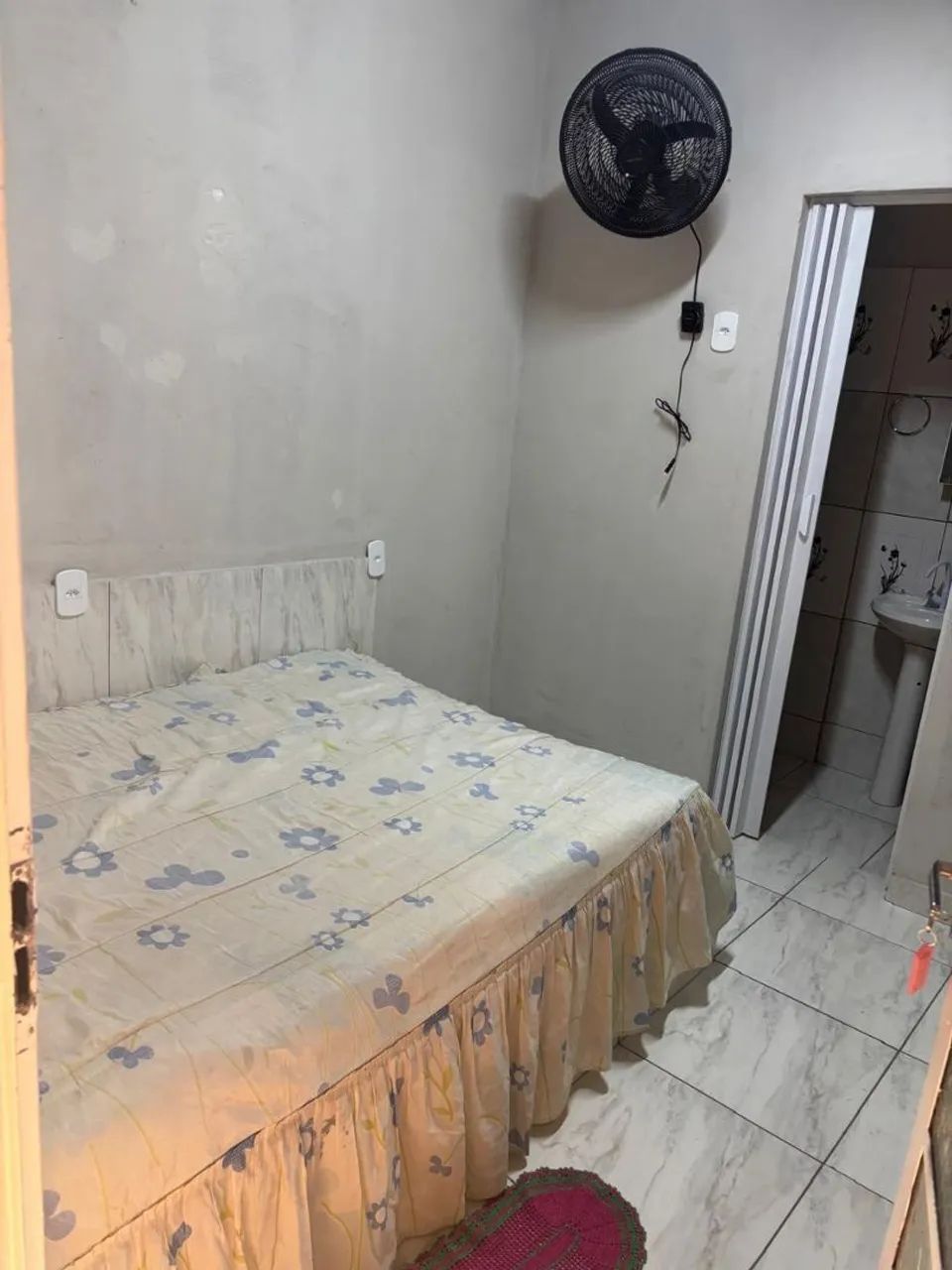 Alugo quarto mobiliado 