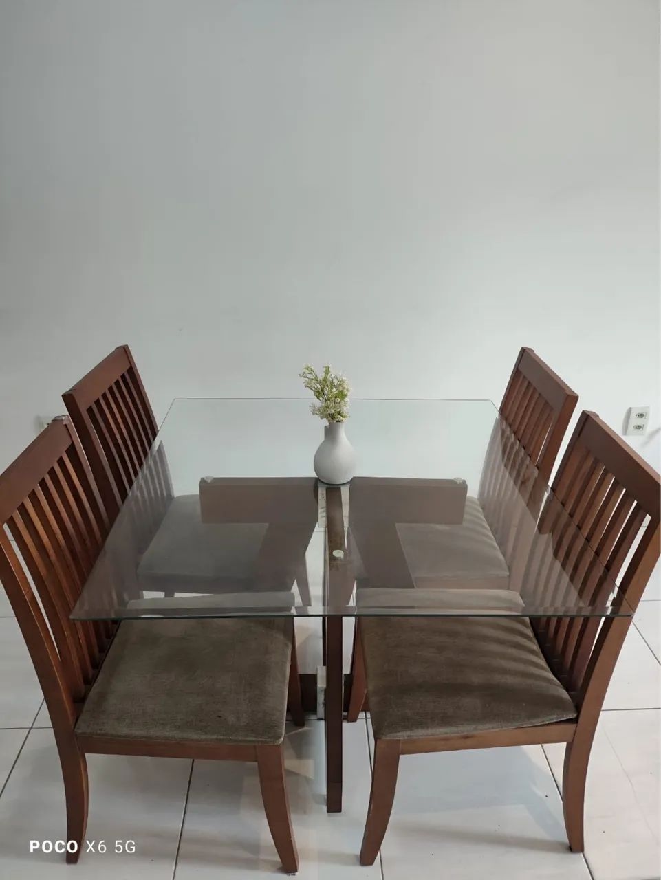 Mesa de Jantar  (madeira maciça da Larshopping) + Sofá de 2 Lugares (Ótimo estado) - Foto 4