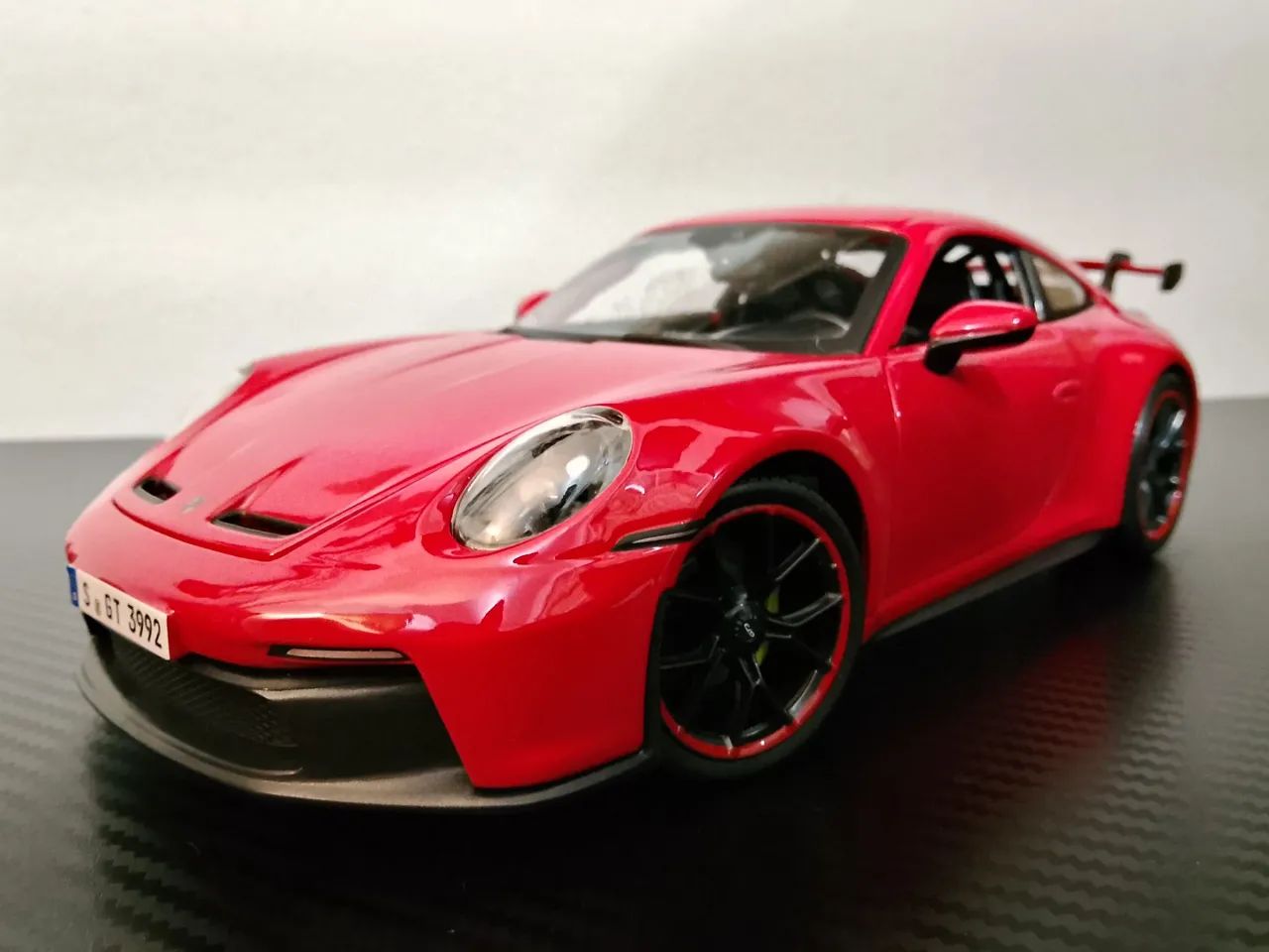 Porsche 911 GT3 2022 1:18 Maisto 