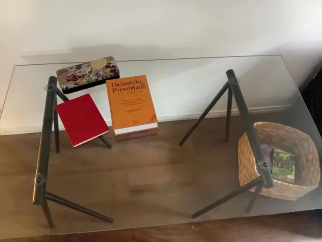 Escrivaninha TOK E STOK de vidro e cavalete - Foto 2