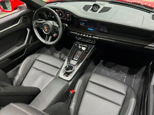 Porsche 911 Carrera Cabriolet 3.0 370cv (991), foto 9 de 20