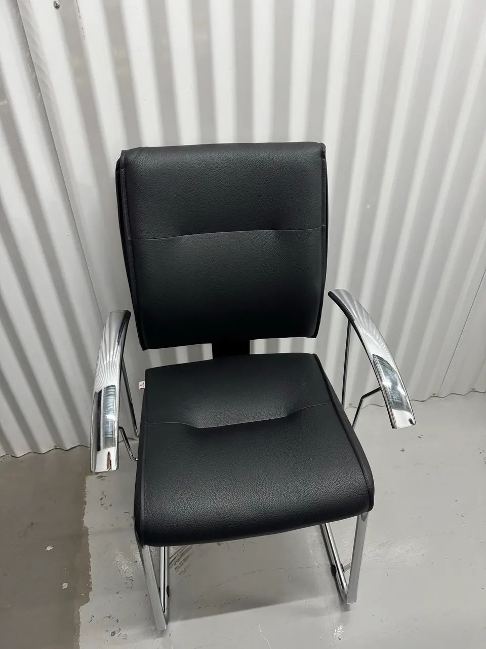 Cadeira de Escritório Premium Cromada - Ótimo estado - Foto 2