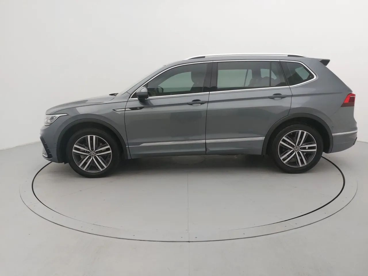 Volkswagen Tiguan Allspac R-Line 300 TSI 2.0, foto 2 de 18