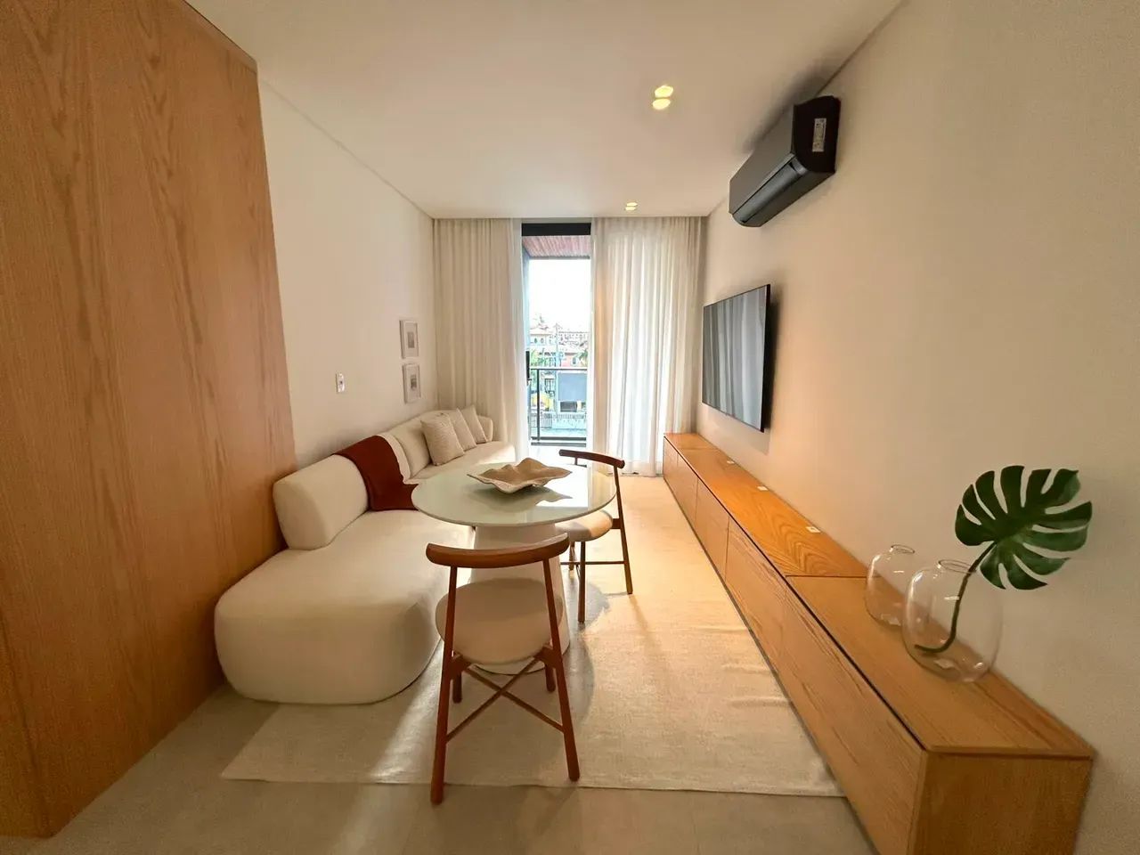 Apartamento à venda em Jurerê a apenas 50m do mar e mobiliado