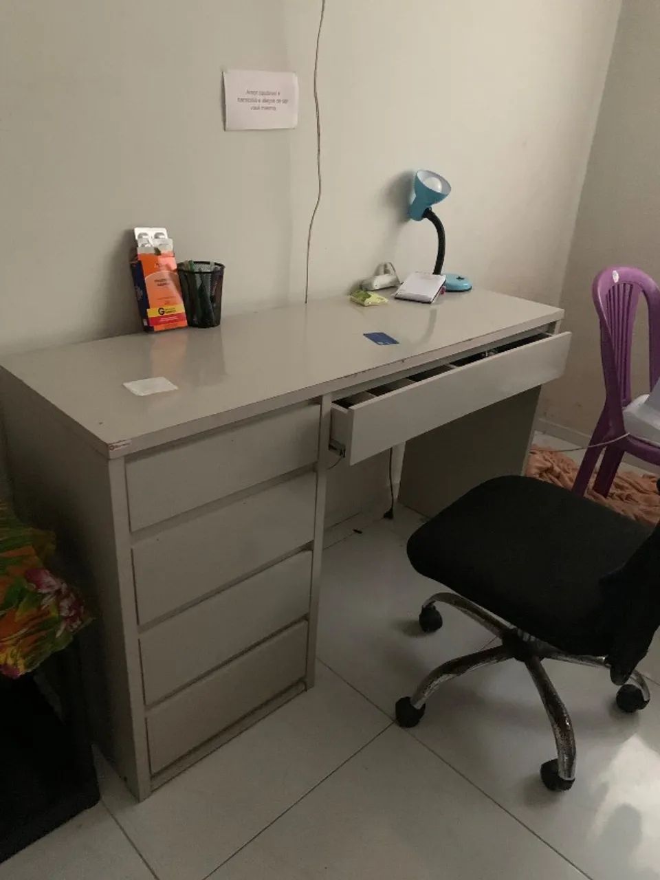 Mesa de estudo usada