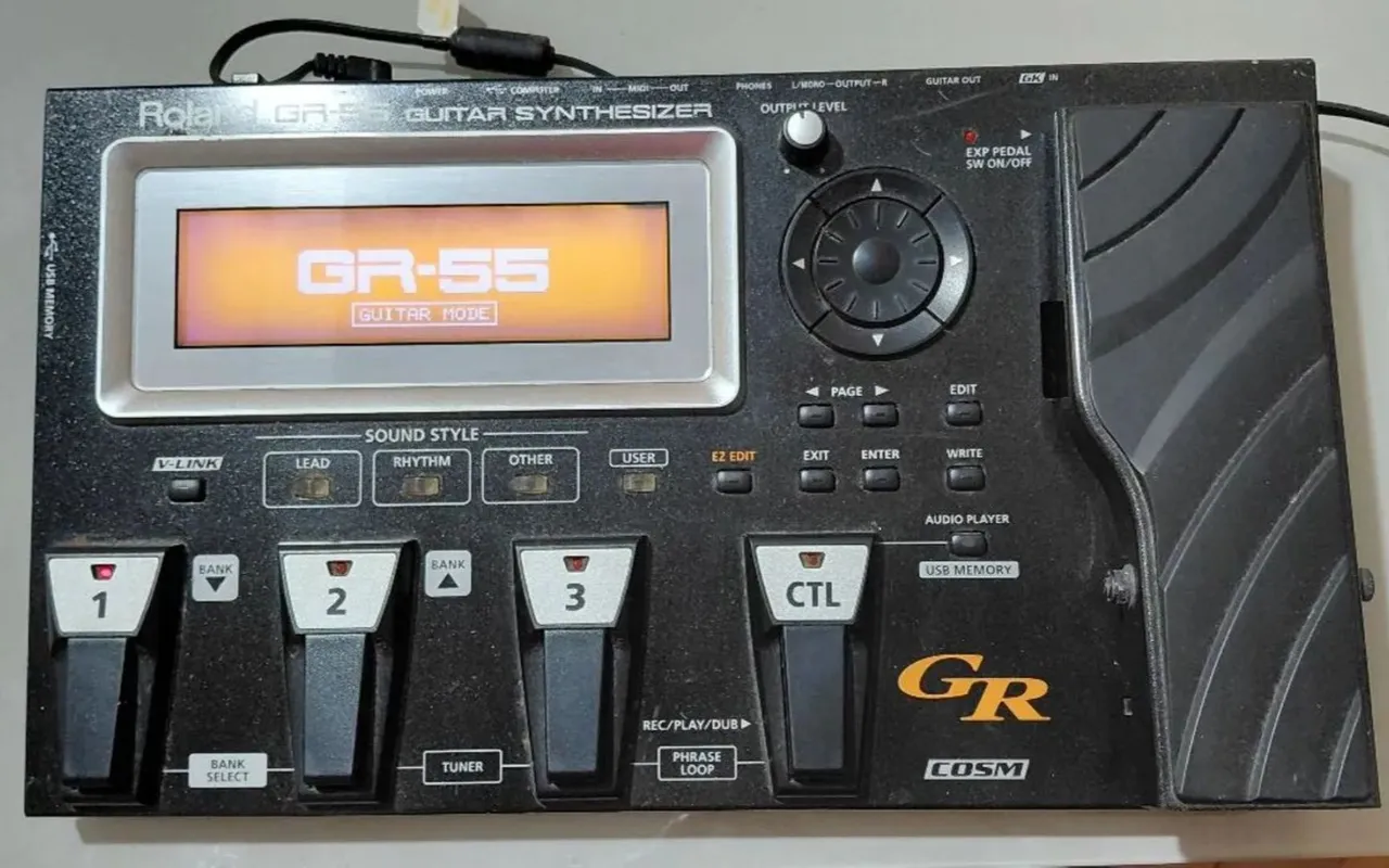 Roland GR-55 Guitar Synthesizer - Instrumentos musicais