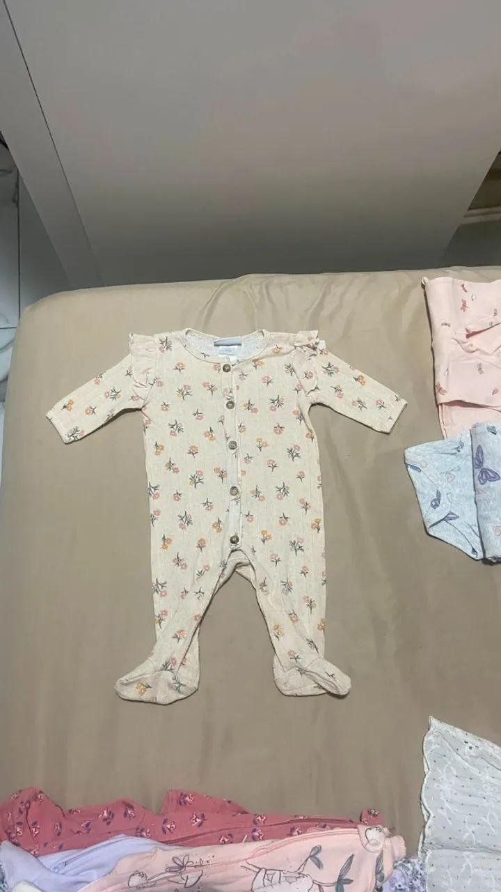 Lote de roupas menina RN a 3 meses Importadas Carter's  abaixei 550,00