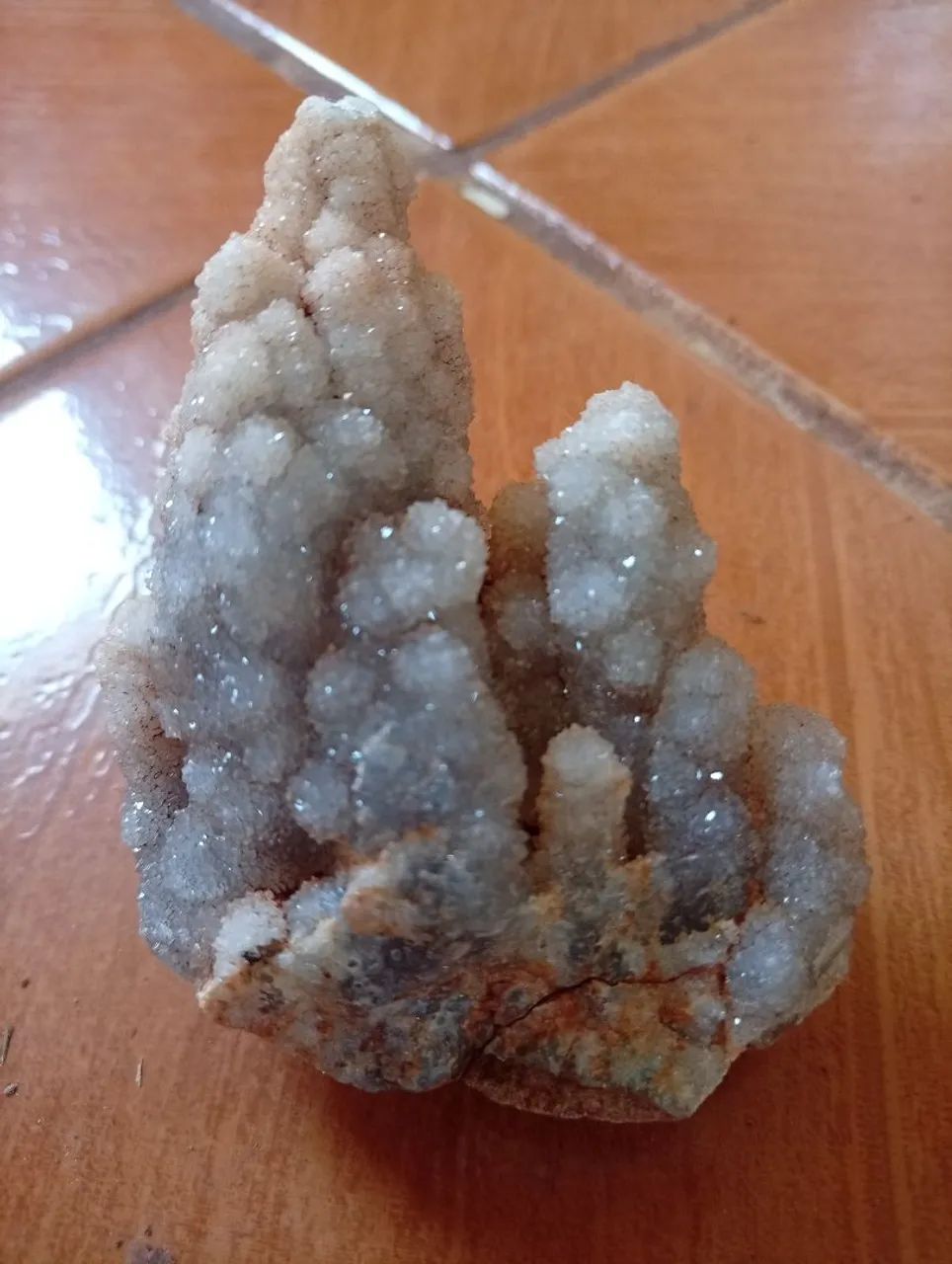 Ágata Uva lilás+ rosé botrioidal,com brilho fino e formato natural de castelo 