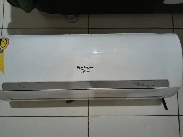 Ar condicionado split Springer semi-novo 9000 BTUs funcionando perfeitamente . Na promoção