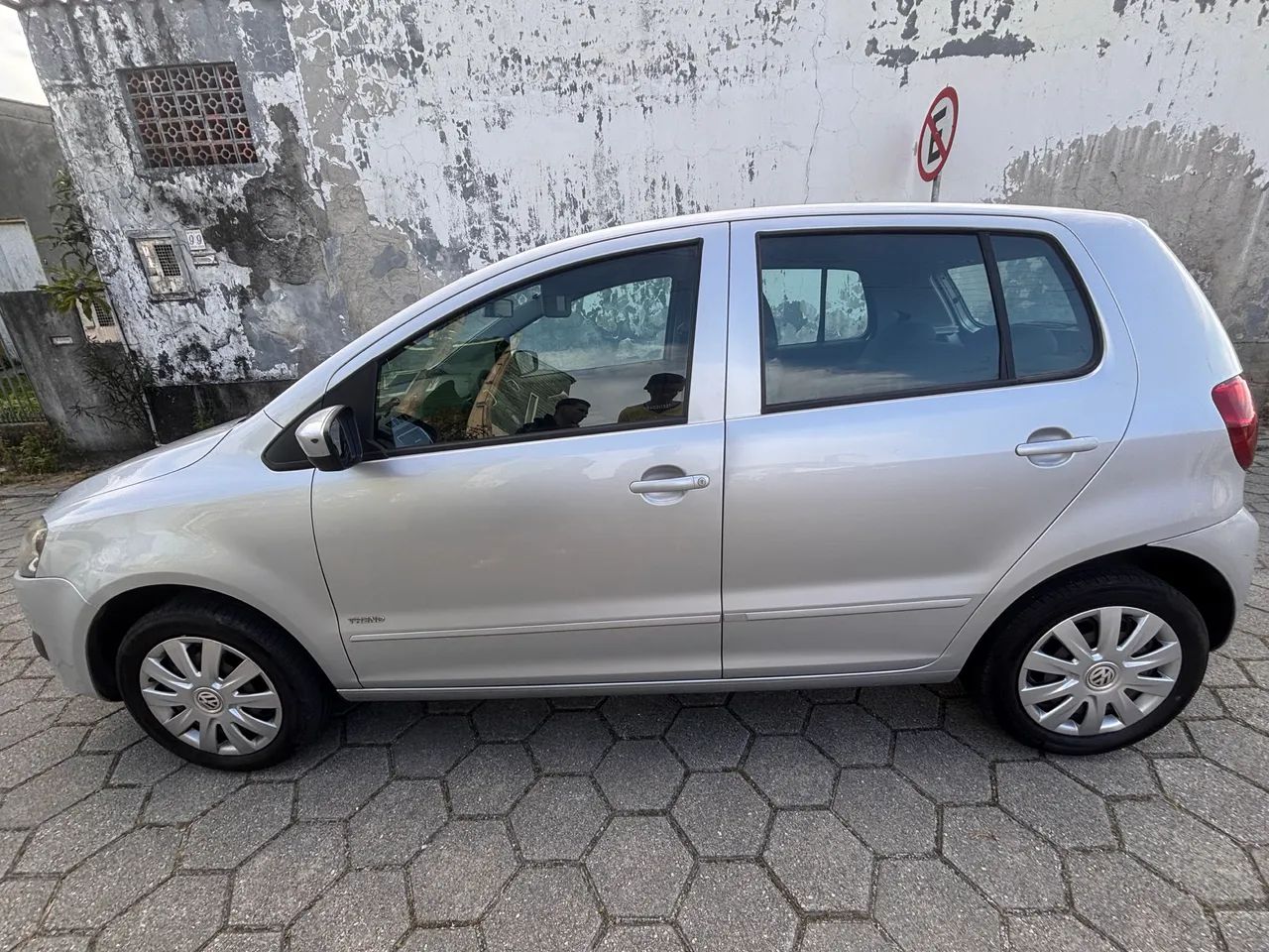 Volkswagen Fox 1.0 MI Total Flex 8V 5P 2011 - Foto 4