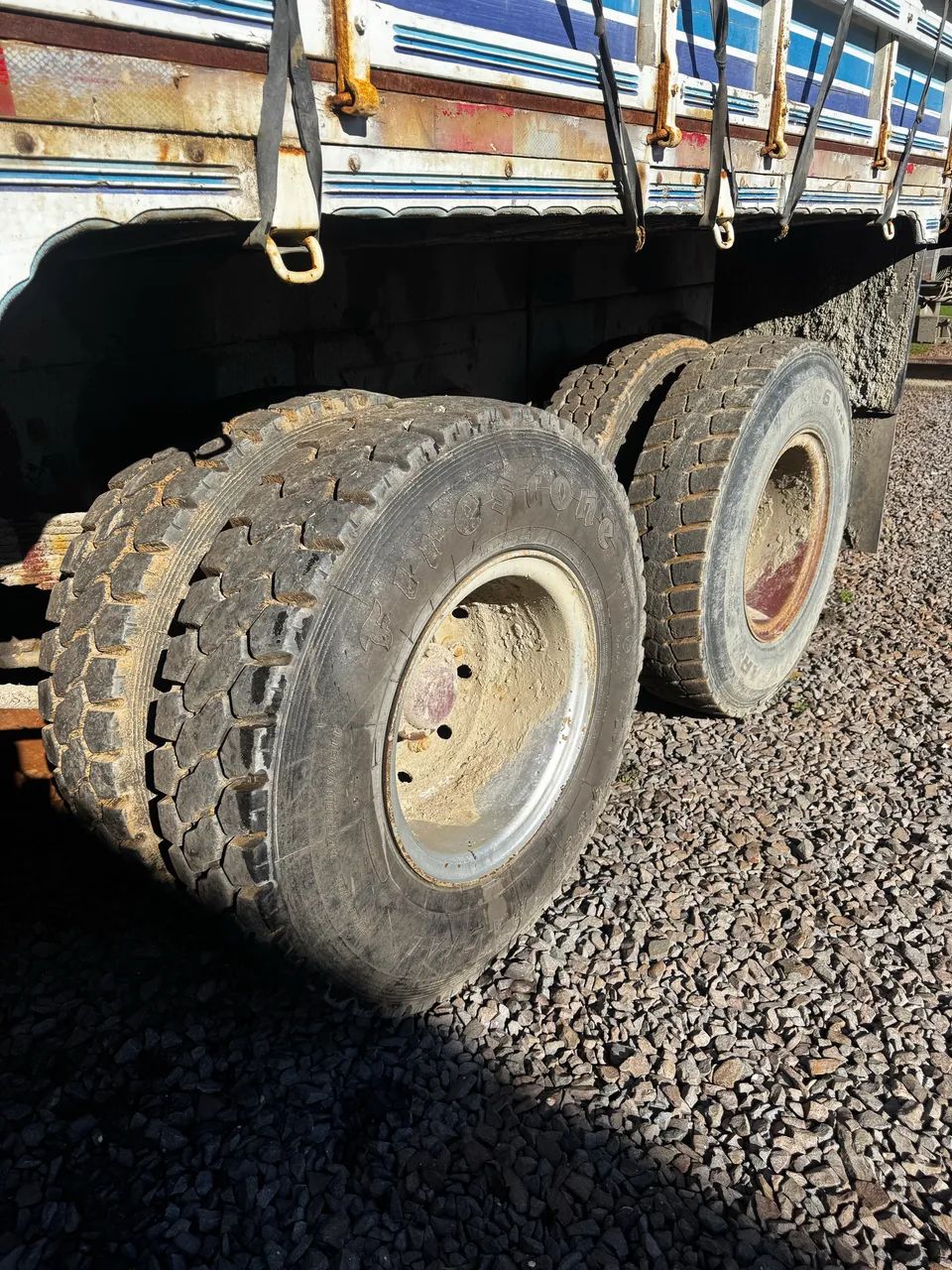 Vendo caminhão com guindaste  - Foto 4