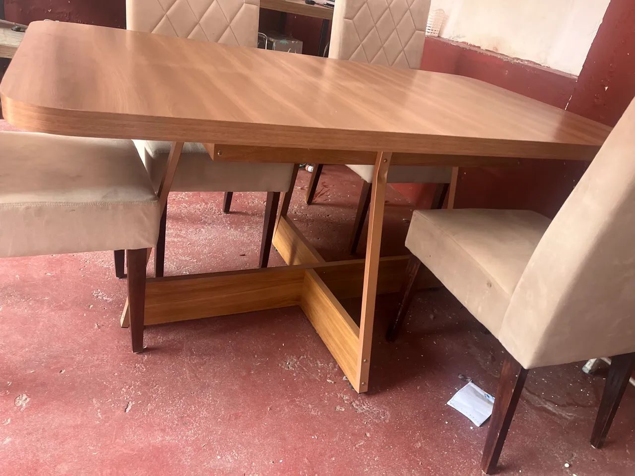 Mesa nova com 6 cadeiras 