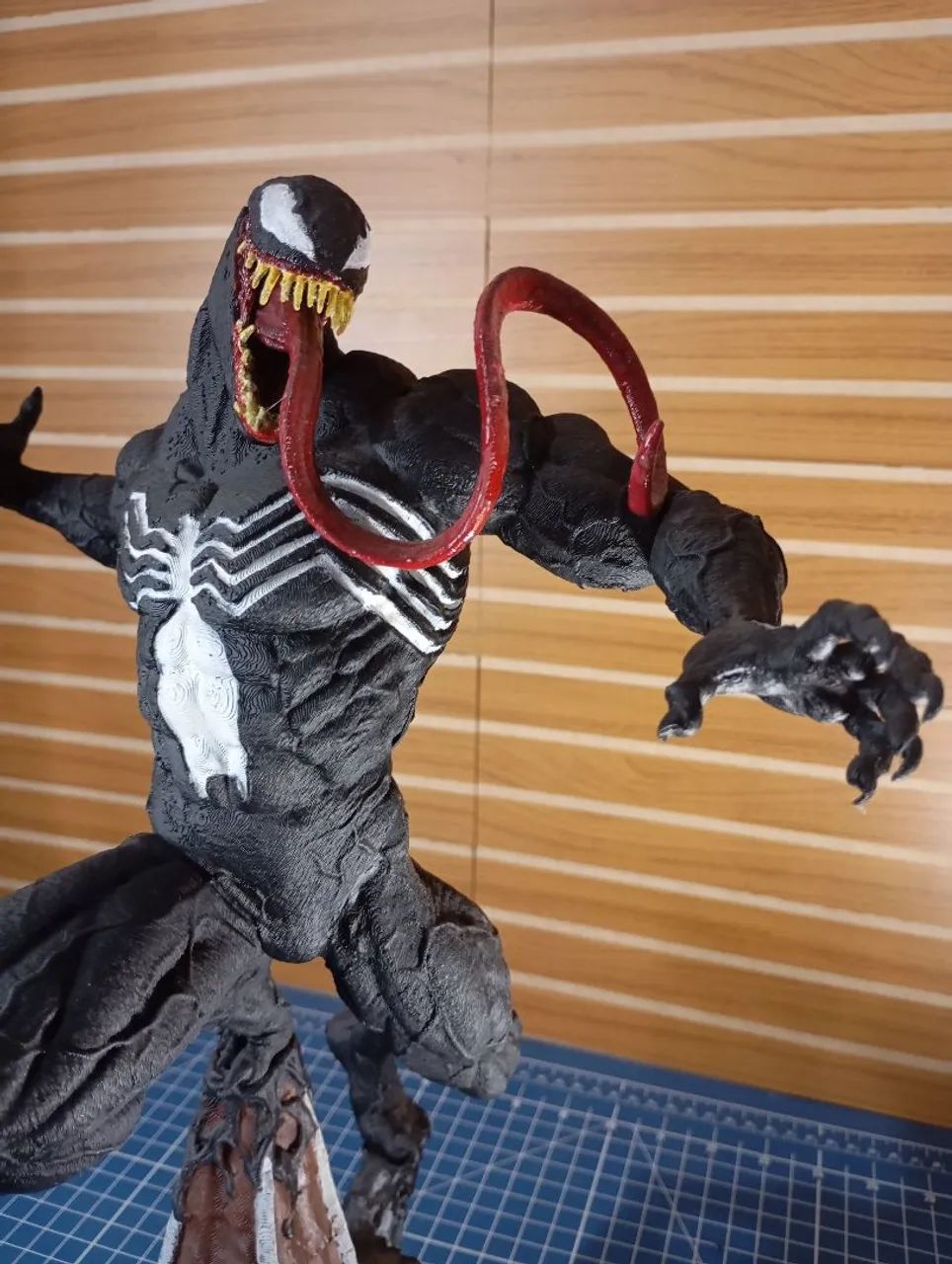 Boneco Venom 50 cm +- - Foto 2