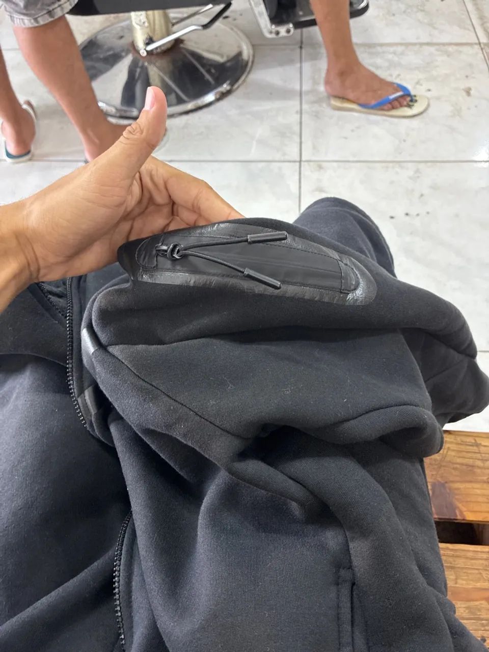 Nike Tech Fleece com zíper frontal estragado - Foto 2