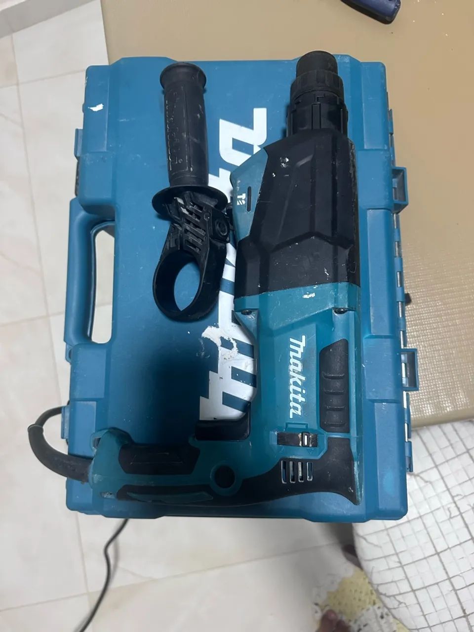 Martelo Perfurador / Rompedor Makita HR2670 - Ferramentas de