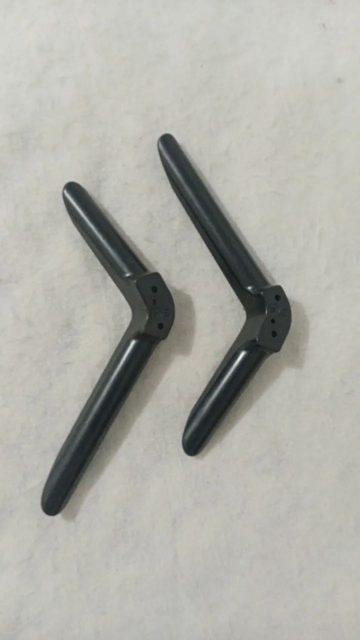 Pé para TV Philco compatíveis com modelos de 32 a 43 polegadas, PH32 ou PTV43.  