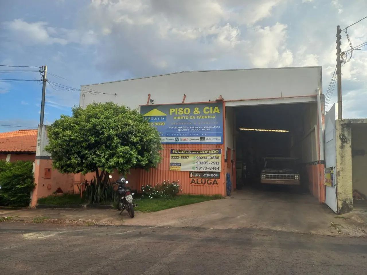 Comercial Galpão em Uberlândia