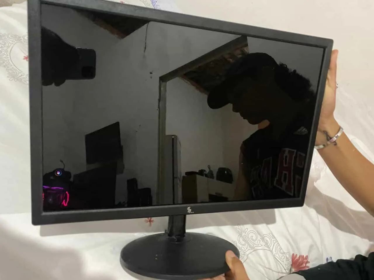 monitor415076806076682242