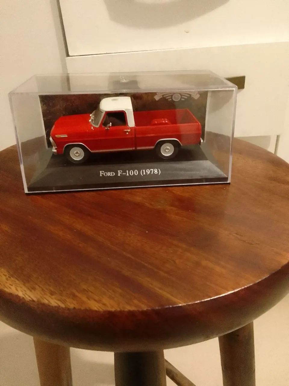 Miniatura F100 para colecionadores. 