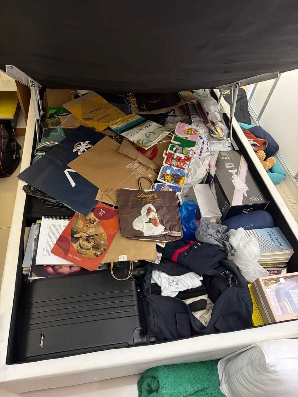 Vendo uma cama box casal completa com cabeceira e base  baú  - Foto 3