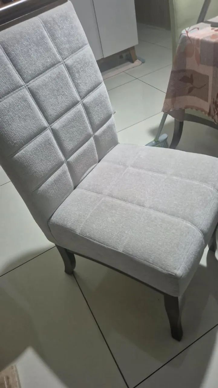 Cadeira de jantar nova