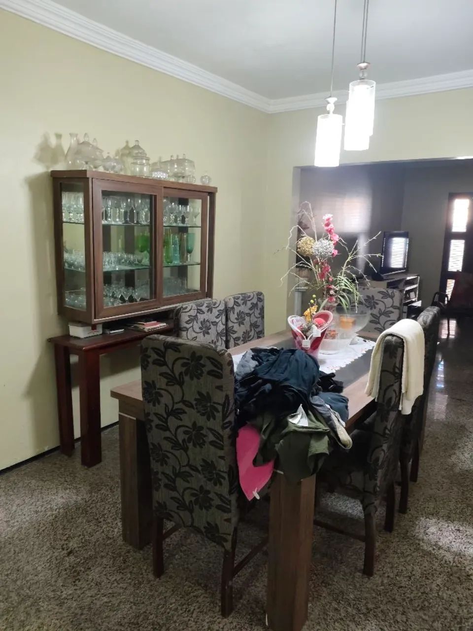 Mesa com cristaleira - Foto 2