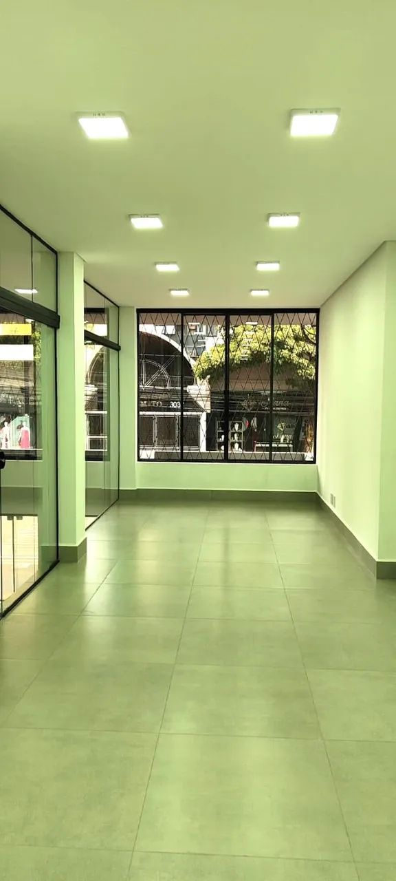 SALA COMERCIAL TÉRREA NO CENTRO COM 80M2 COM 02 GARAGENS - Foto 5