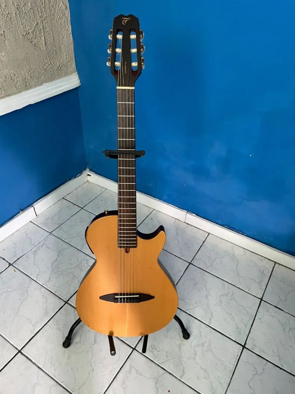 Violão Tagima moderna 