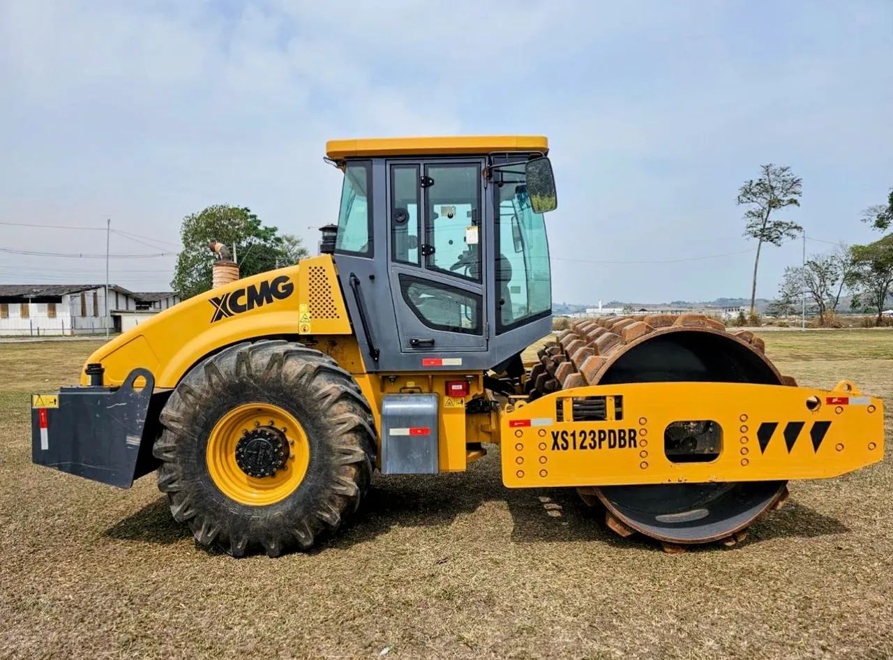 Rolo Compactador XCMG XS123 PDBR ano 2020 com 2.500 horas, Pata / Liso, em São Paulo  - Foto 2