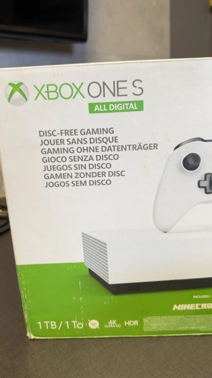 xbox one S 1tb com caixa perfeito estado
