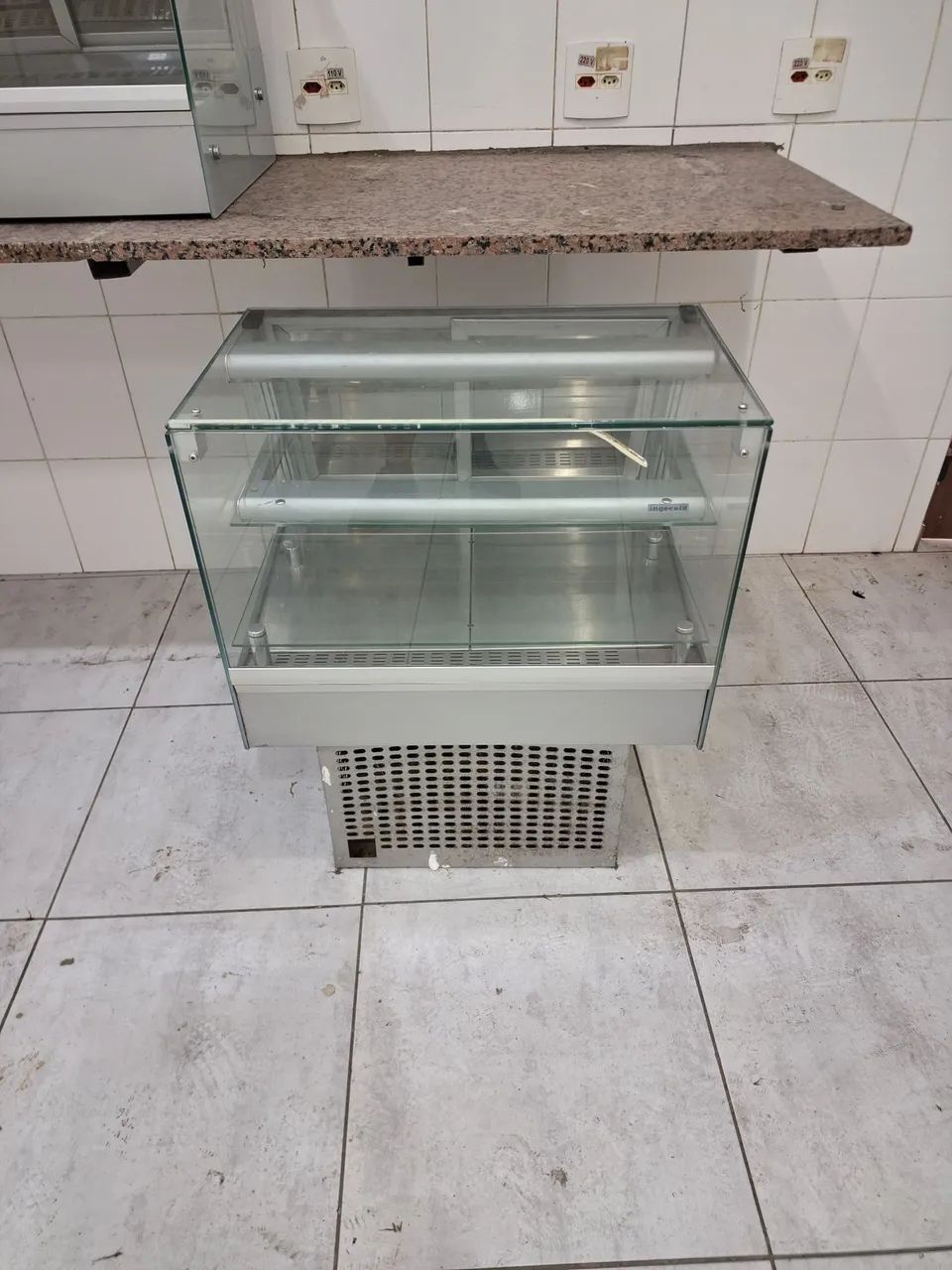 2 Vitrines Ingecold - Refrigerada + Aquecida - 220V