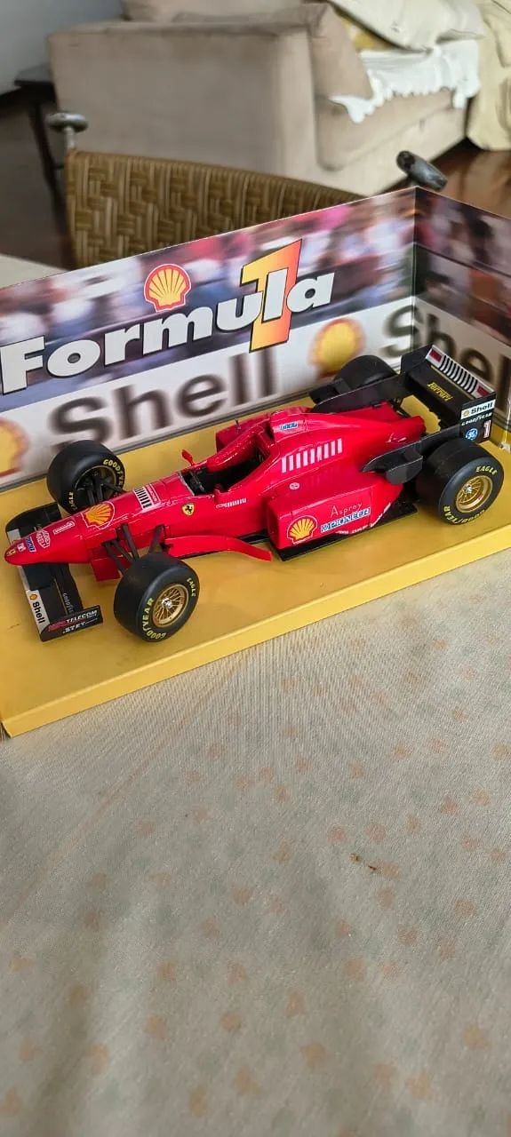 Carrinho colecionável Ferrari 310 - Michael Shumacher - Foto 2